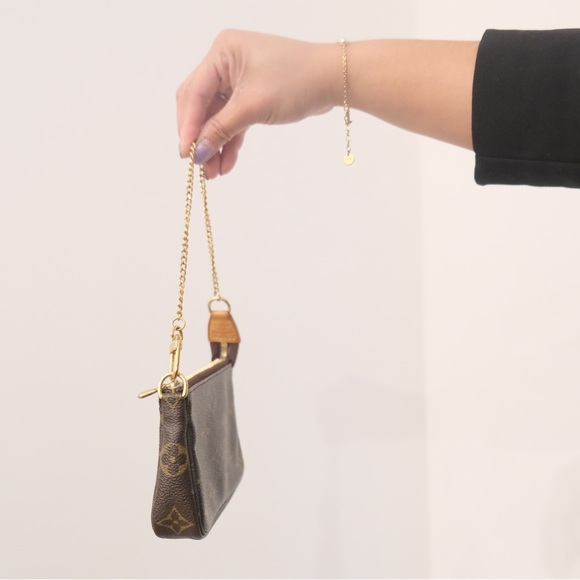 Louis Vuitton Mini Pochette - Picture 5 of 12